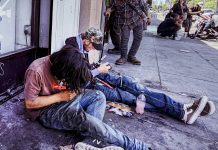 MacArthur Park Narcan Debate Intensifies in LA MacArthur Park Narcan Debate