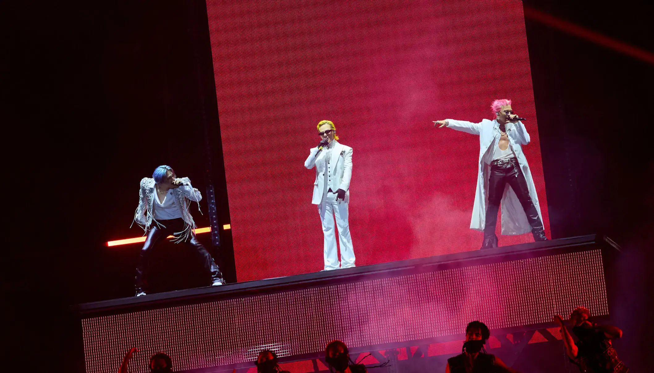 G-Dragon camera operator rescue