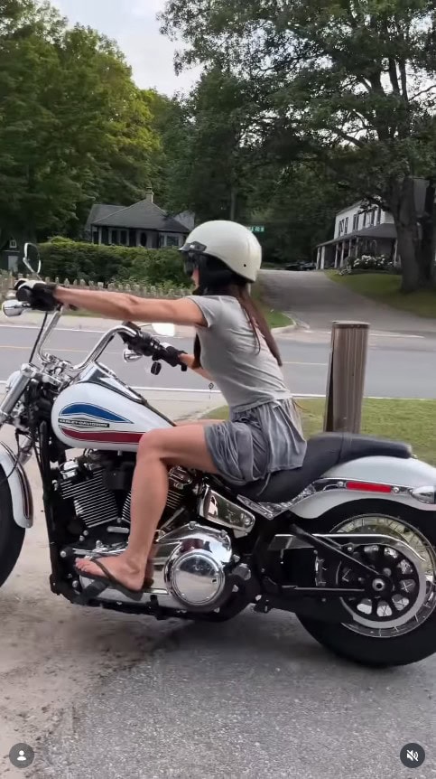 Lee Si-young Canada Motorcycle Update