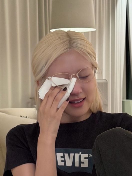 Blackpink Rosé Crying Photos Instagram