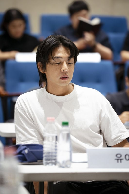 Yoo Ah-in Billions agency contract