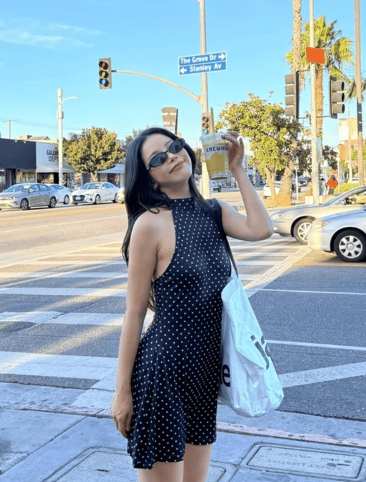 MAMAMOO Solar Los Angeles street style