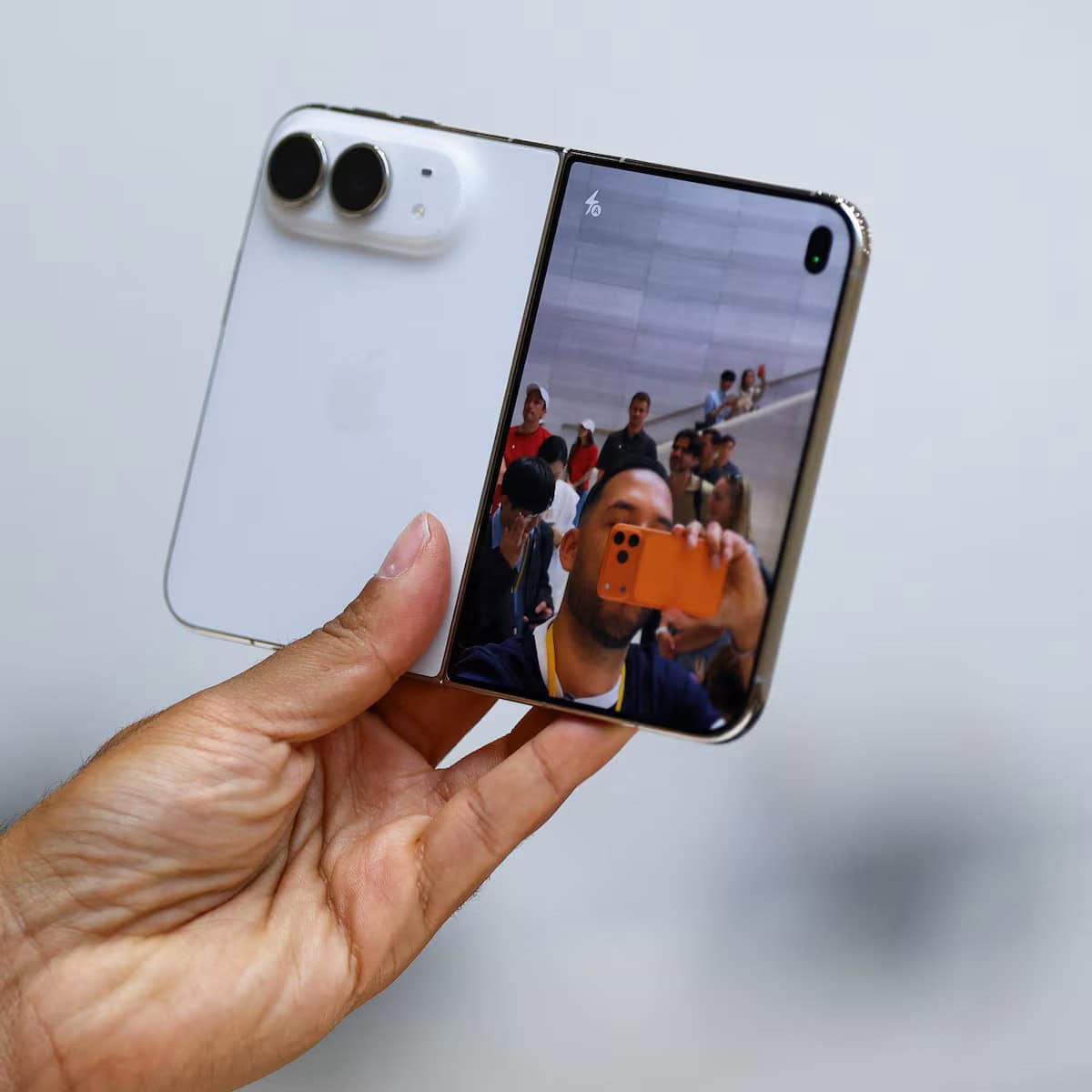 iPhone Duo vs Galaxy Z Fold 8