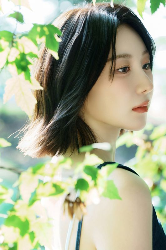 Lee Chaeyeon — Former IZ*ONE Star Enters Oricon Chart with Japanese ...